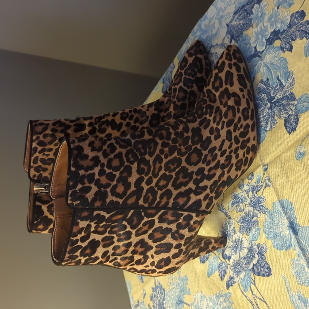 Low heel boots